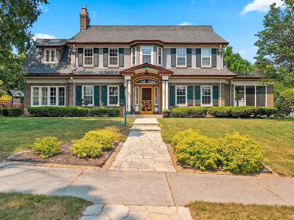 822 Hawthorne TERRACE, Manitowoc, WI 54220