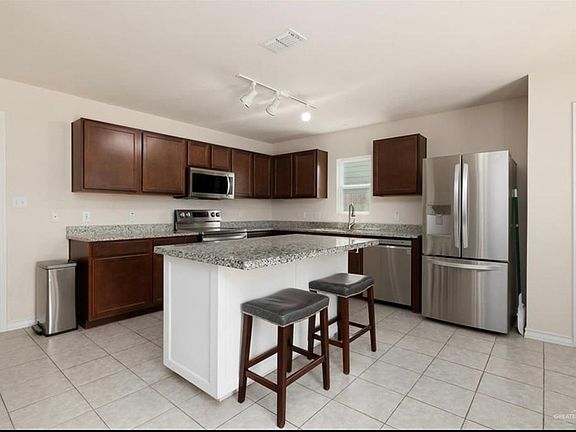 4th image of 601 Eastwood Ln