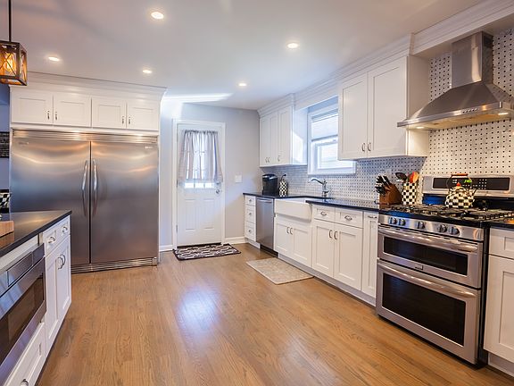 3rd image of 776 Gehrig Ave