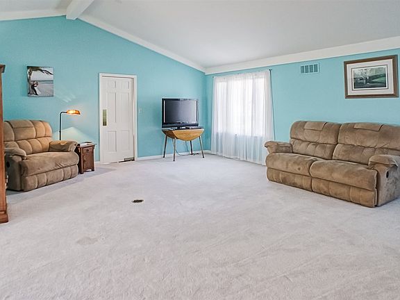 3rd image of 19385 Orchard Heights Dr