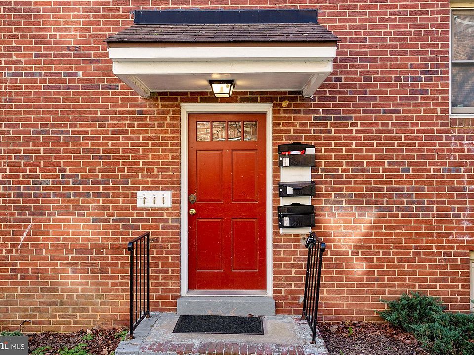 1st image of 1121 N Taylor St APT B