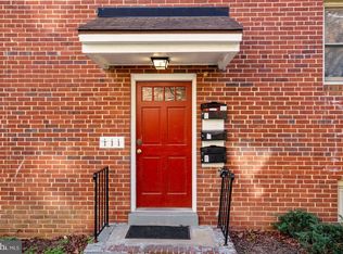 1121 N Taylor St APT B, Arlington, VA 22201