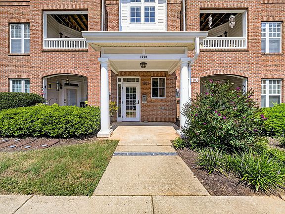 3rd image of 1701 Tiffany Bay Ct Unit 201