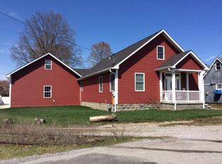 813 W Cherry St, Herrin, IL 62948