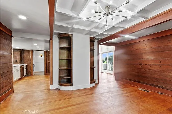 390 Islay St — Photo 8