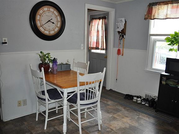3rd image of 1012 Bronson Ave