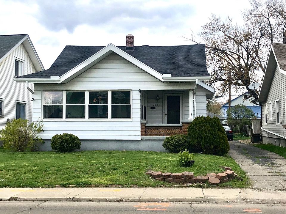 Street View of House and Private Driveway