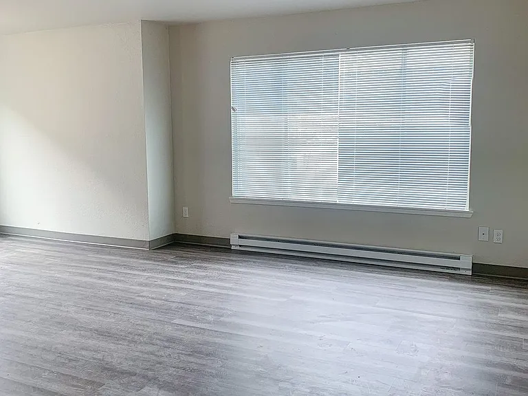 Ed John Apartments — Photo 3