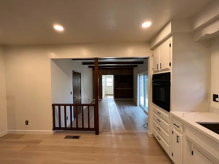 701 Bay St — Photo 11