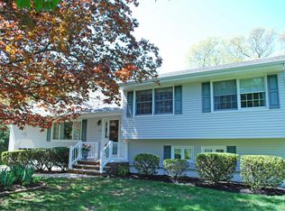 160 Riveredge Rd, Tinton Falls, NJ 07724