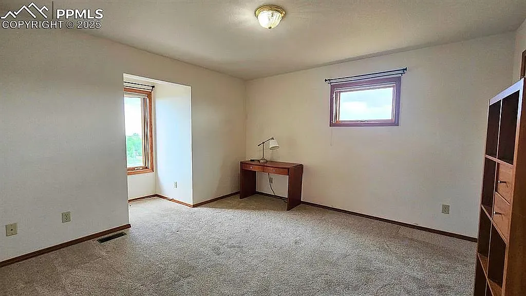 6 bed, 3.5 bath, 3974 sqft, $4,500 — Photo 2