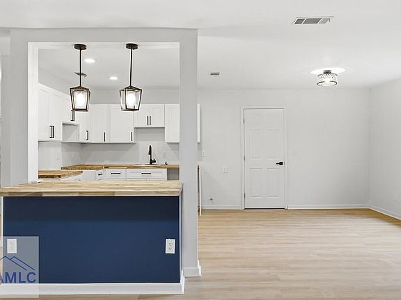 4th image of 26 Douglas Ct