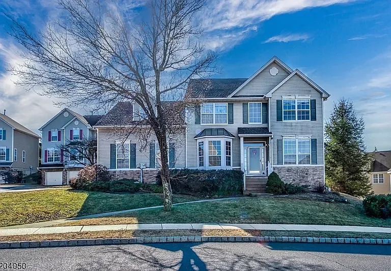 252 Winding Hill Dr — Photo 1