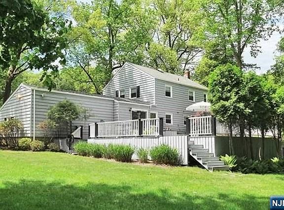 3rd image of 277 Maple St