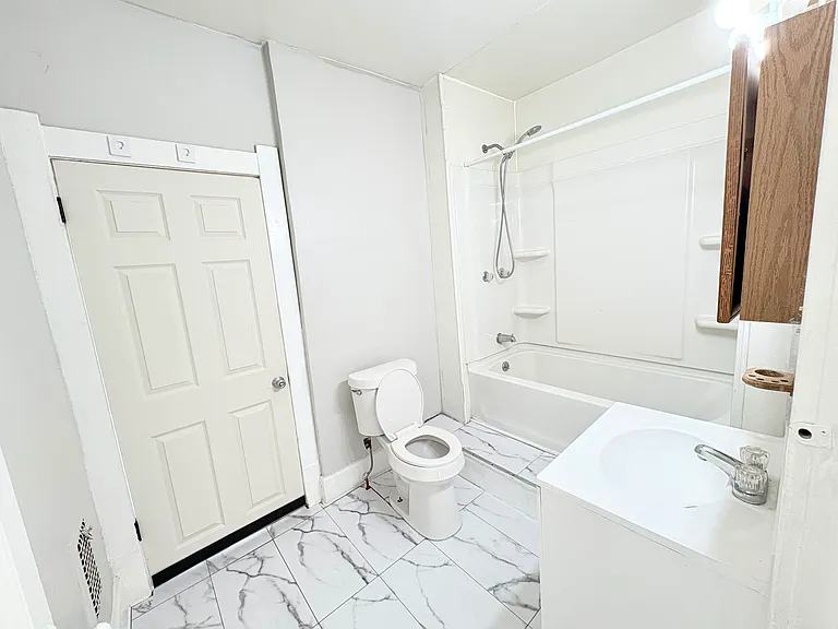 2722 N Erie St #2 — Photo 12
