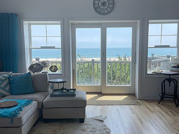4th image of 301 Lewis Walk