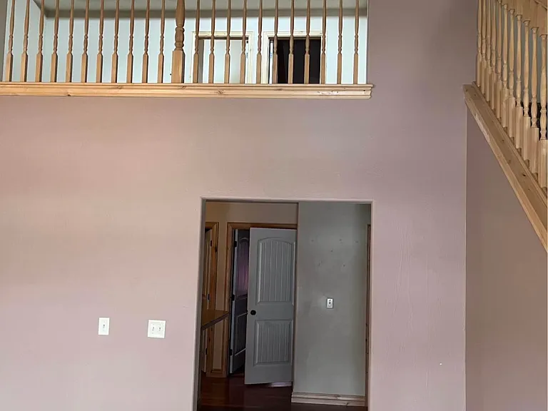 524 E Broadway St — Photo 5