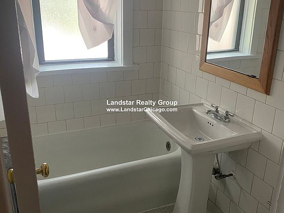 3rd image of 6364 N Hermitage Ave #2