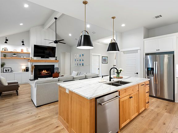 3rd image of 105 Kaya Ct
