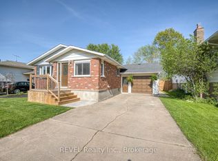 92 Royal Oak Dr, Welland, ON L3C 5V9