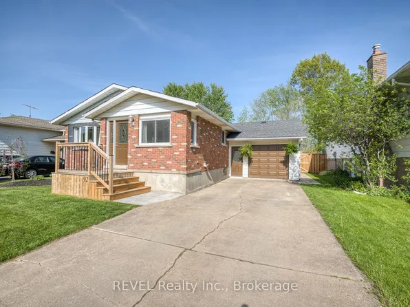 92 Royal Oak Dr, Welland, ON L3C 5V9