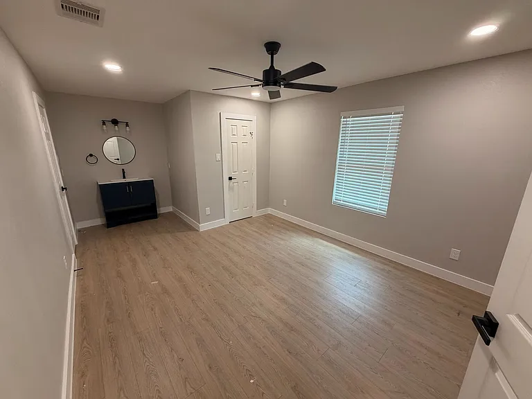 16603 Sentinel Dr — Photo 3