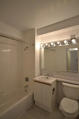 Rented by Olnick Organization | media 21