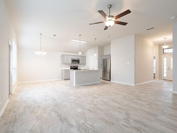 4th image of 1422 Lakeway Crossing Dr