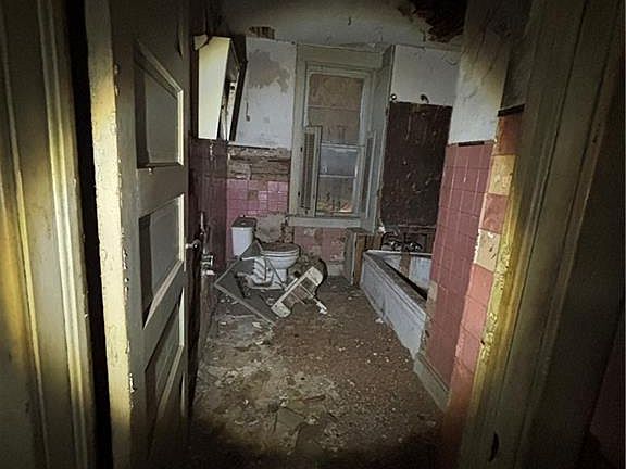 5th image of 2221 Garfield Ave