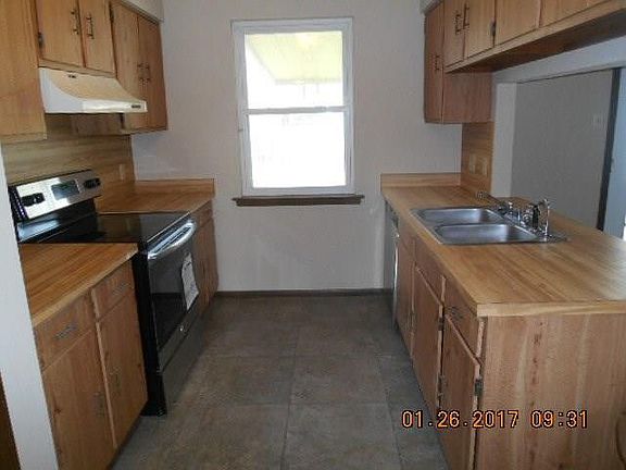 3rd image of 131 Dianne Dr