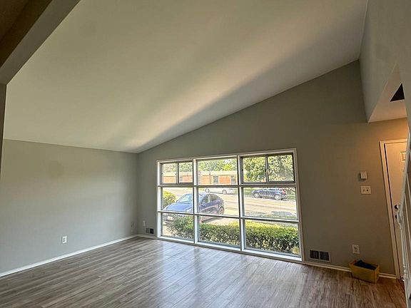 4th image of 906 Twinbrook Pkwy