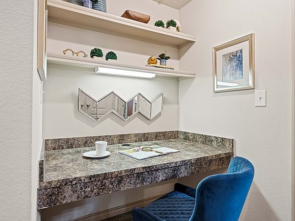 Built-in Desk with Shelving (Select)