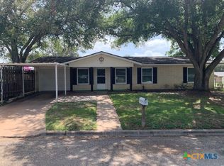 821 S Welhausen Ave, Shiner, TX 77984