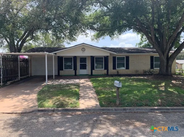 821 S Welhausen Ave, Shiner, TX 77984