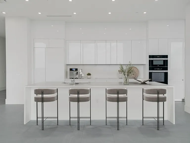 220 Lake Shore Dr #612 — Photo 2