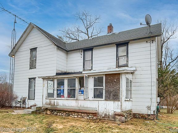 2nd image of 4422 N Lapeer Rd