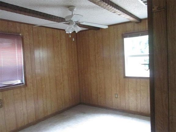 4th image of 4885 Saratoga Ave