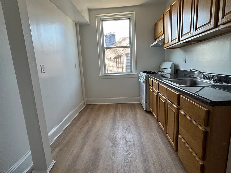110 Waring Place — Photo 8