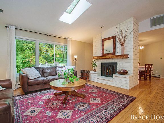 5th image of 2485 Northboro Ct NE