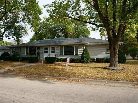 3rd image of 407/409 Pinehaven Dr