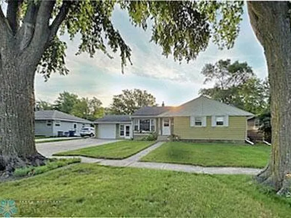 1718 6th St S, Moorhead, MN 56560