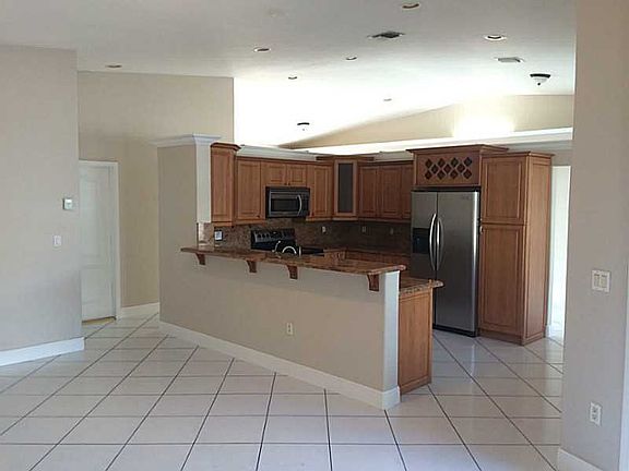 3rd image of 2200 SW 142nd Ave