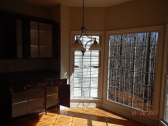 4th image of 200 Heritage Woods Trl