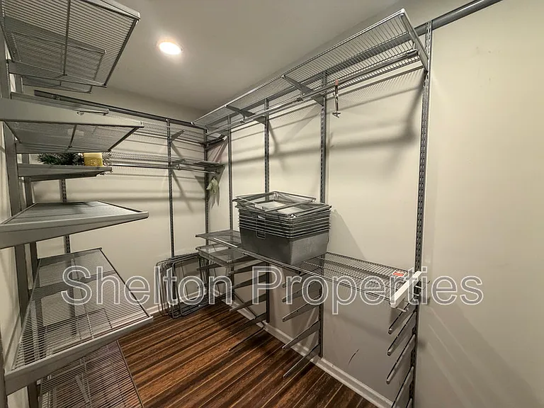 2514 E Fairmount Ave — Photo 28
