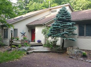3212 Paul Bunyan Trl, Pocono Pines, PA 18350