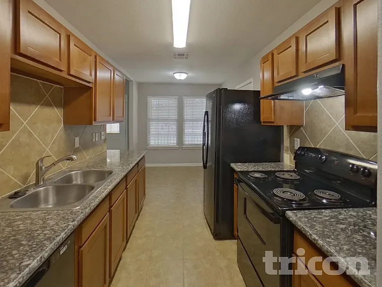 10951 Royal Forest Dr — Photo 6