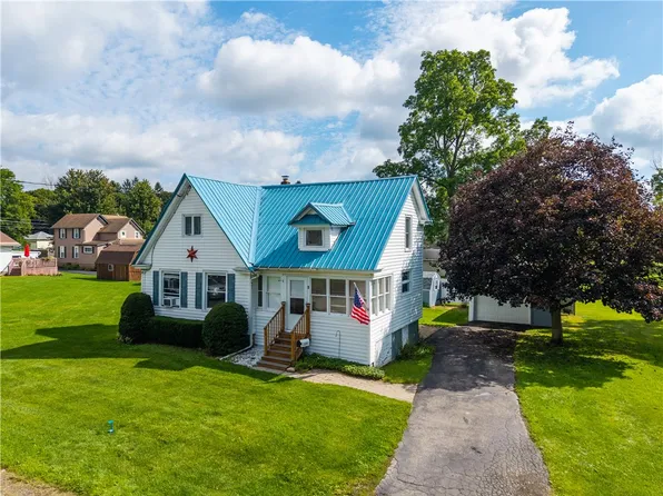 8 Loveland Pl, Wayland, NY 14572