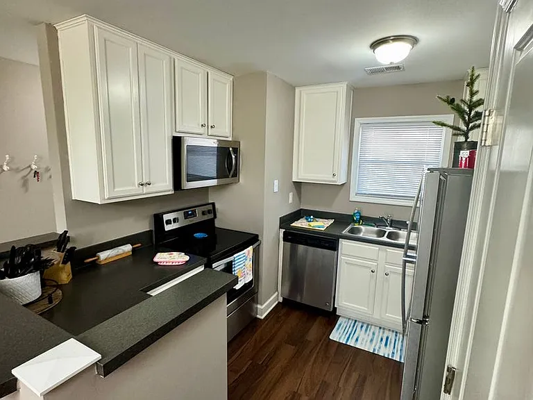 226 Edgewater Ln — Photo 10
