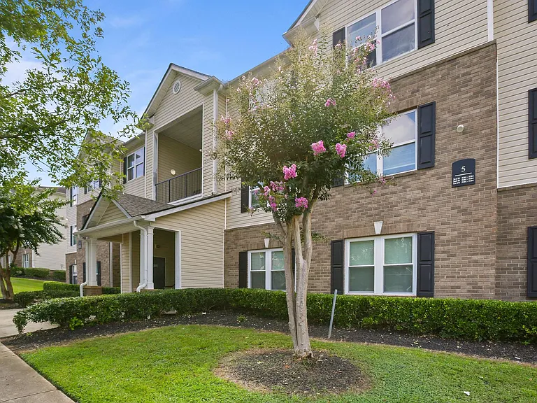 5104 Fairington Ridge Cir — Photo 1