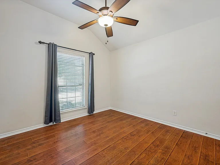 1615 Bur Oak Dr — Photo 22